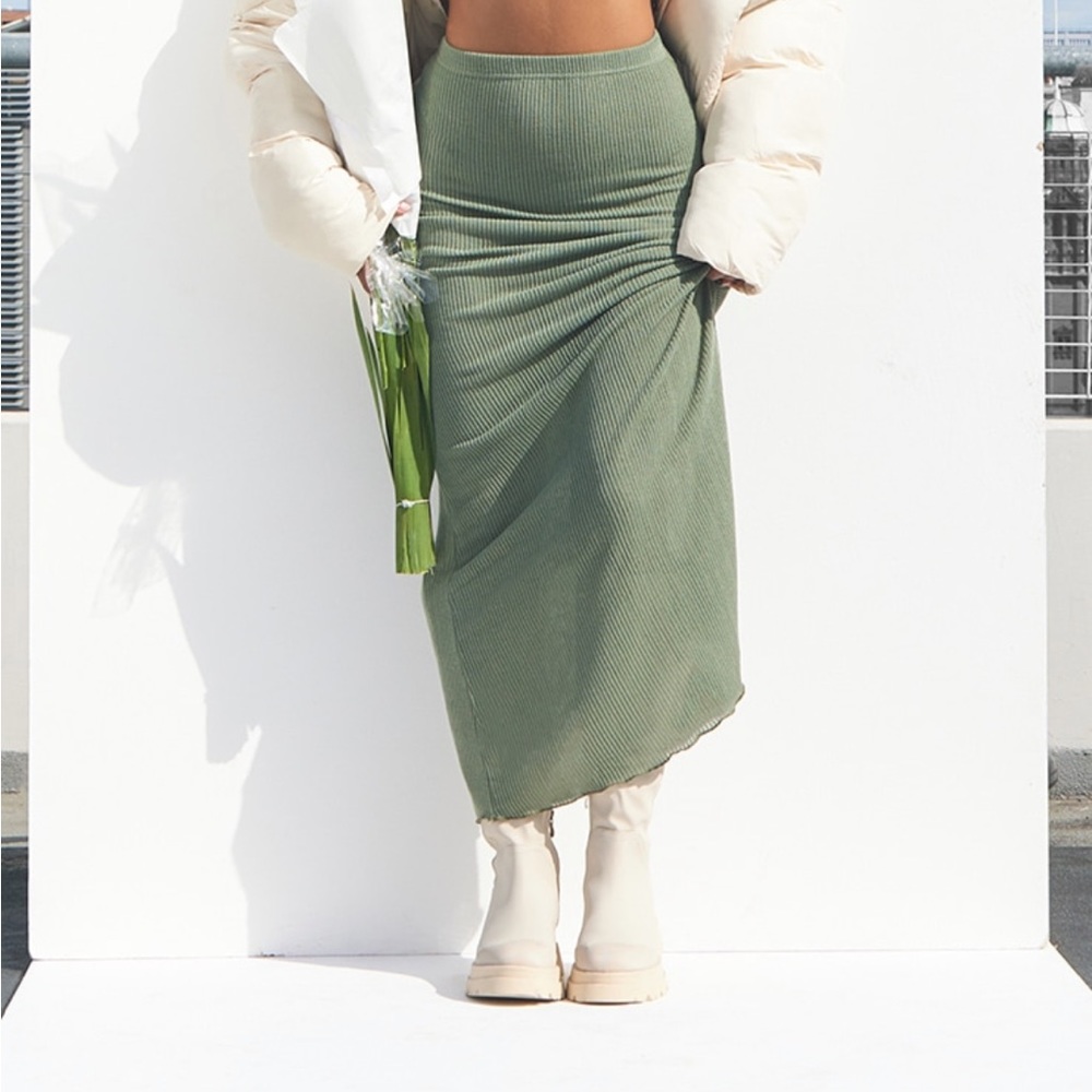PrettyLittleThing Soft Rib Low Midaxi Skirt